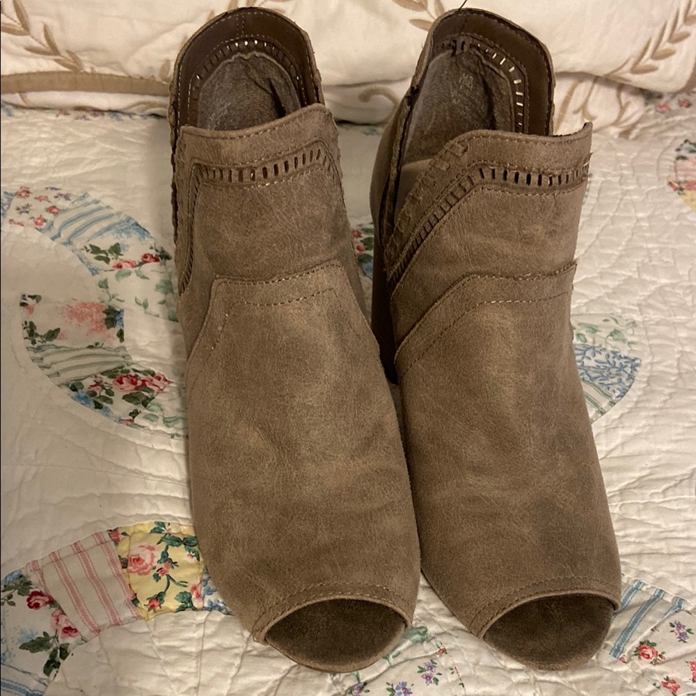 Fergalicious Brown Ankle Boots Sz 10 - Picture 2 of 14